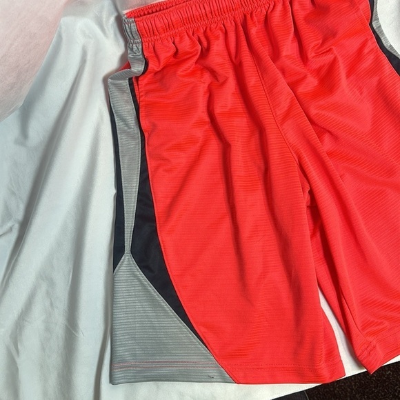VINTAGE NIKE BASKETBALL SHORTS SIZE(XL) - Picture 3 of 5